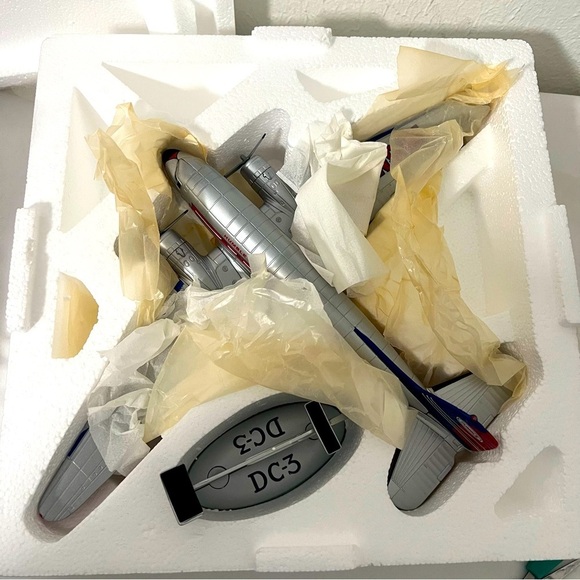 Ertl Coll. Humble Oil/Refining Co Douglas DC3 Dakota 1:72 Scale Boxed Vintage - Picture 7 of 7